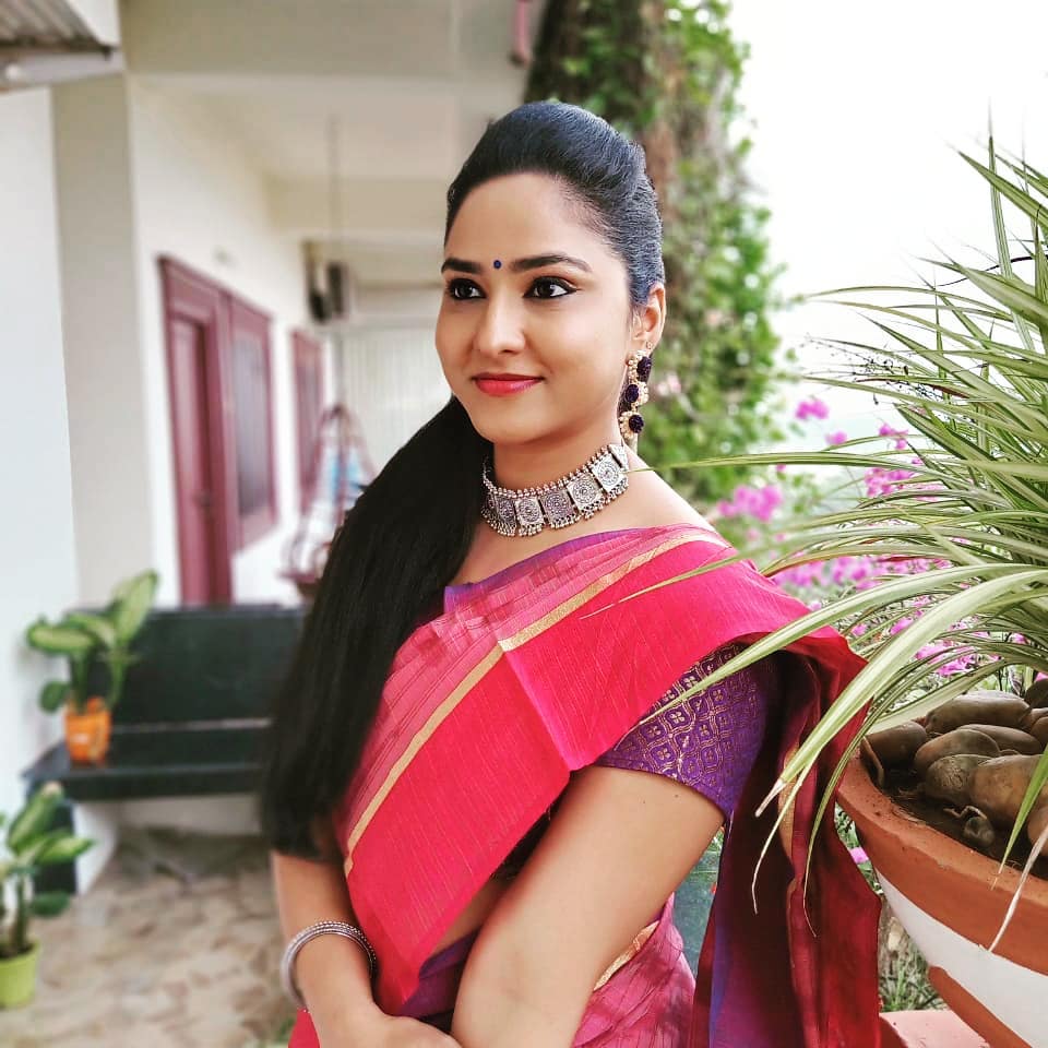 Zee Telugu Tv Anchor Kasi Annapurna Long Hair Smiling Face